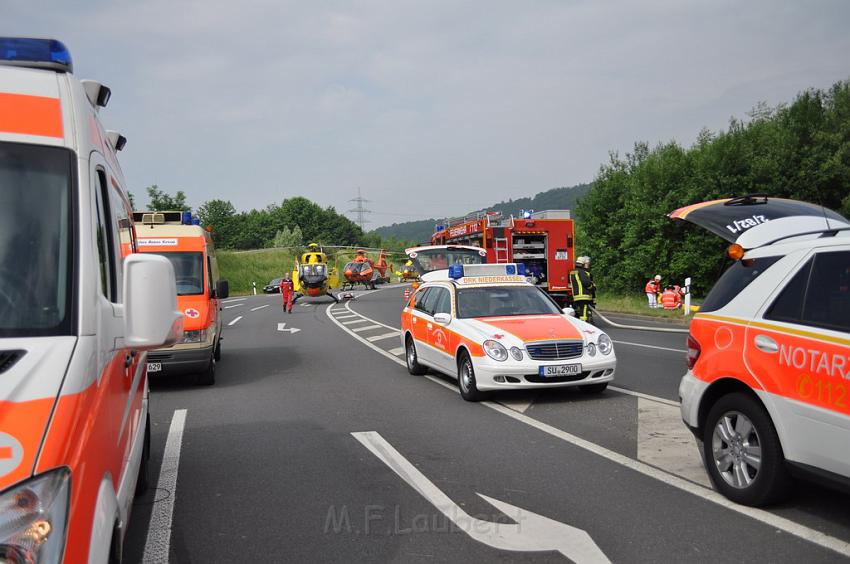 Schwerer Unfall mit Reisebus Lohmar Donrather Dreieck P010.JPG